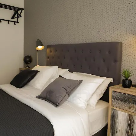Apartment 4 Bedroom In The Heart Of *